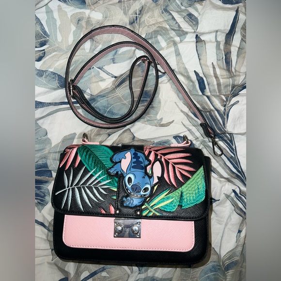 Stitch crossbody loungefly - Picture 1 of 8